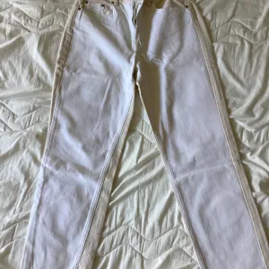 Stradivarius patchwork nove dvobojne farmerke