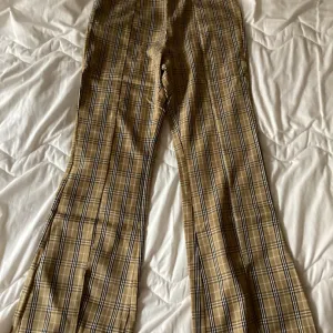 Urban Threads karirane zvonarice - NOVO