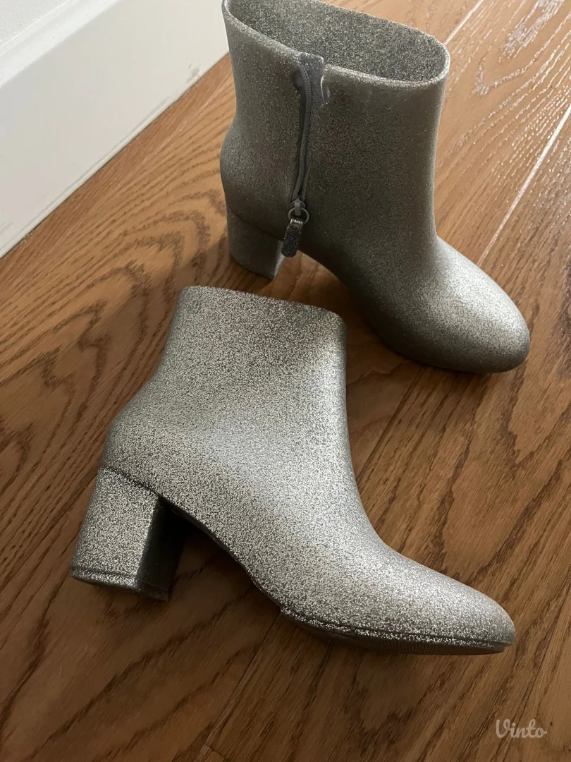 Melissa cizmice na stiklu