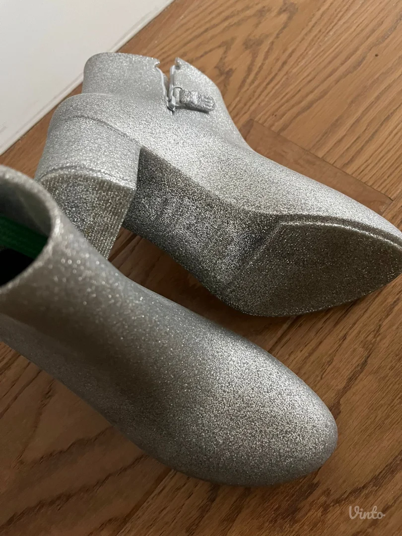 Melissa cizmice na stiklu