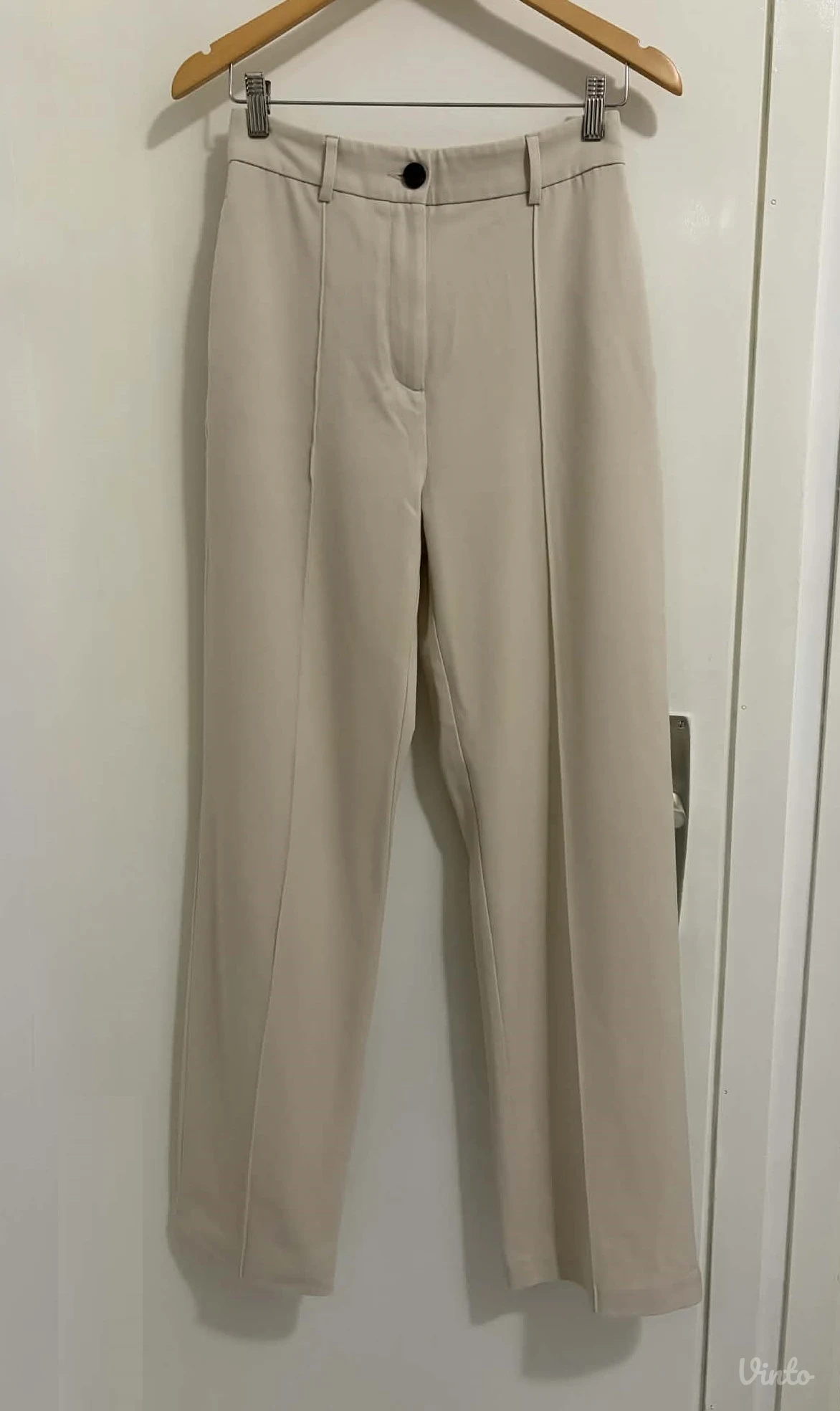 Reserved krem elegantne pantalone