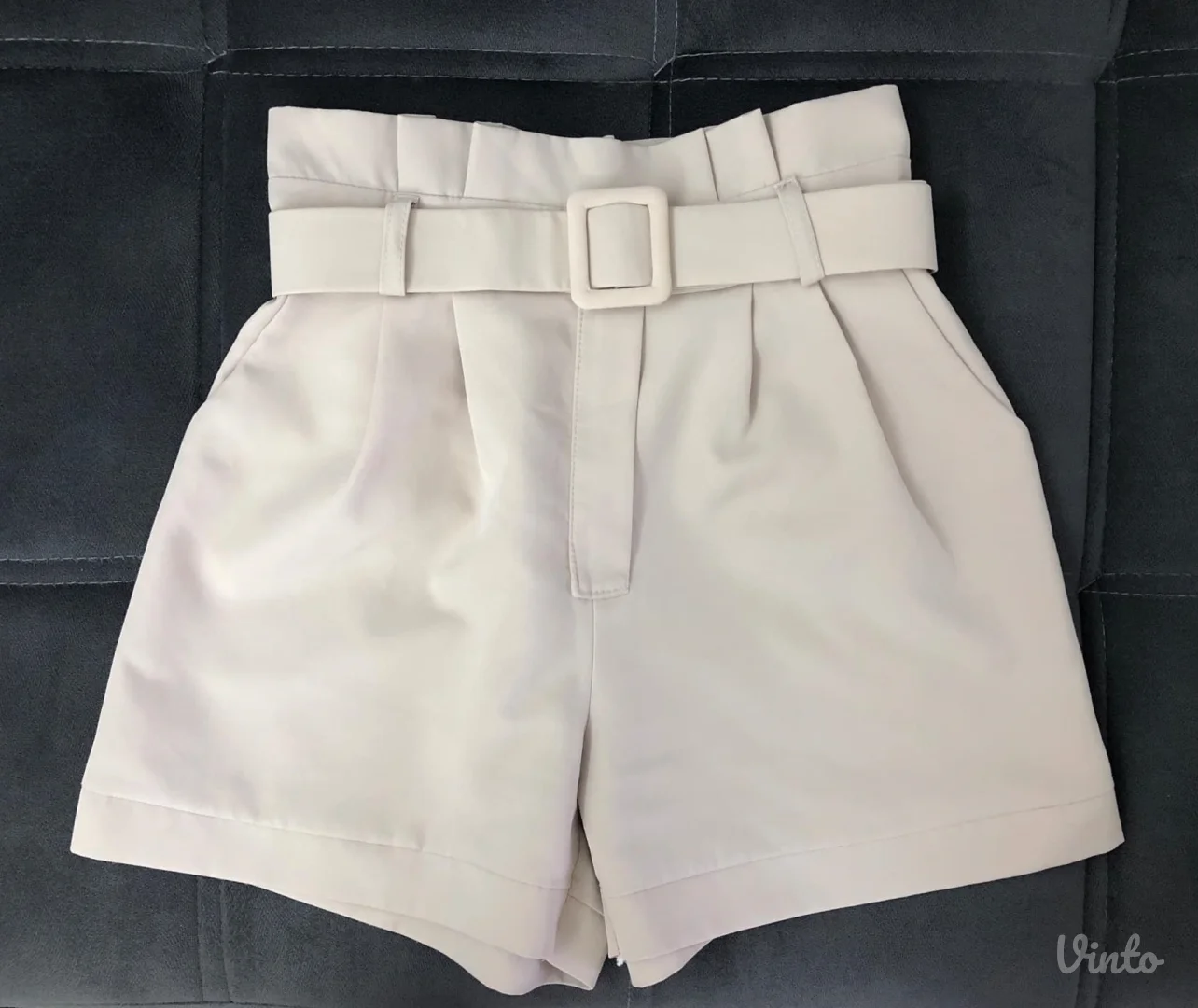 Elegantni duboki krem šorts