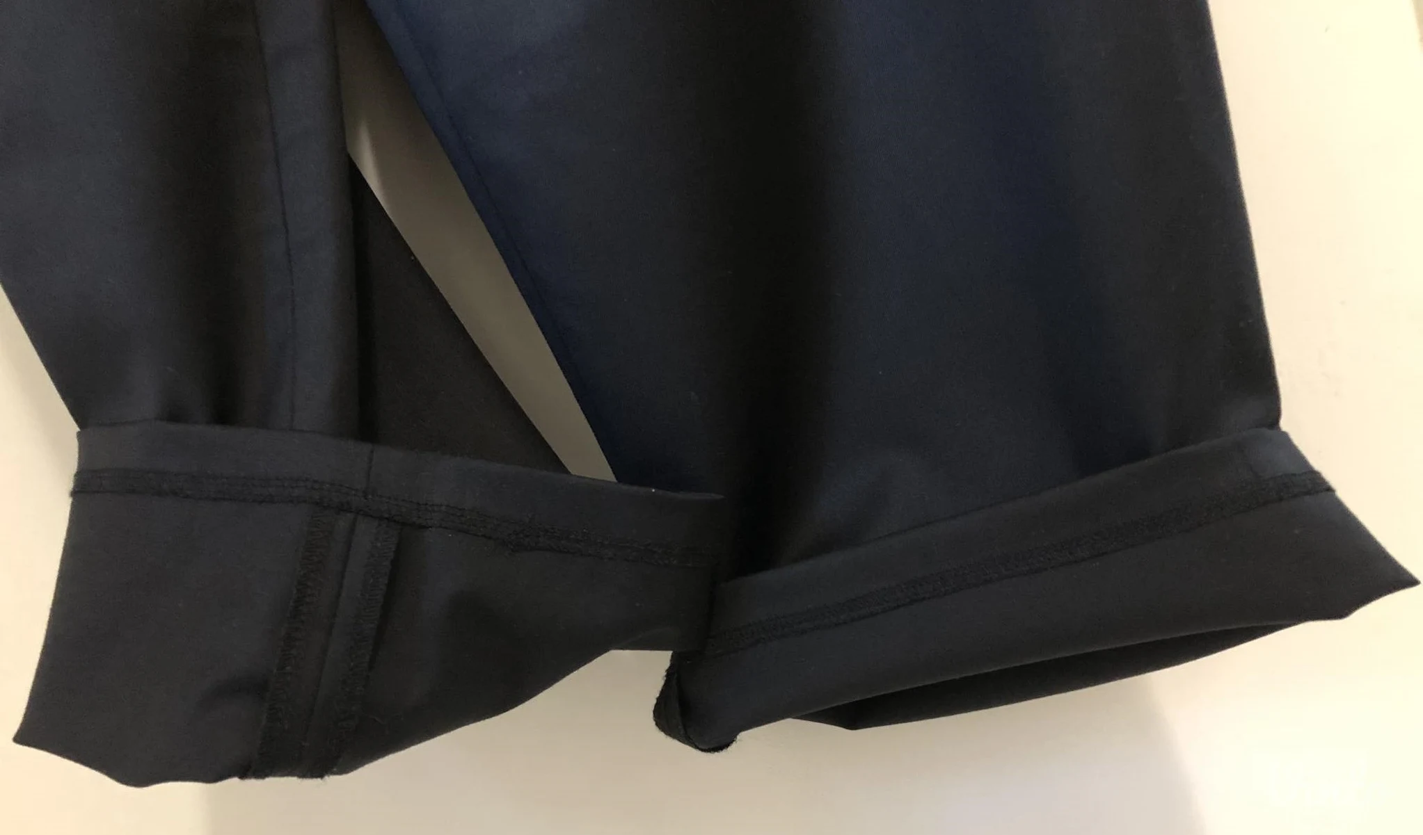 KIWI duboke crne pantalone (nenošene)