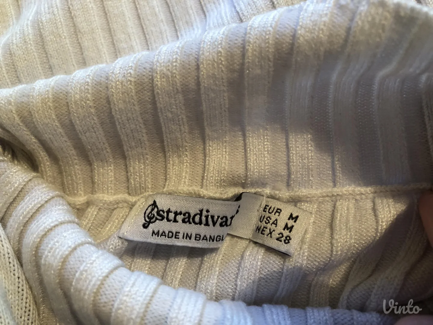 Stradivarius bela crop polurolka