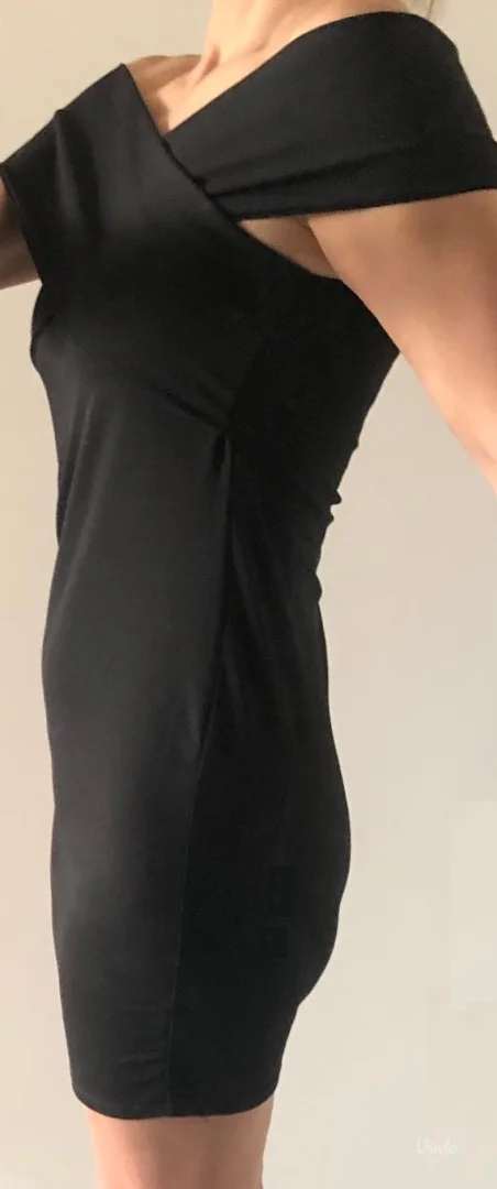 Elegantna crna mini haljina