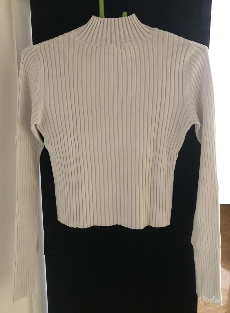 Stradivarius bela crop polurolka
