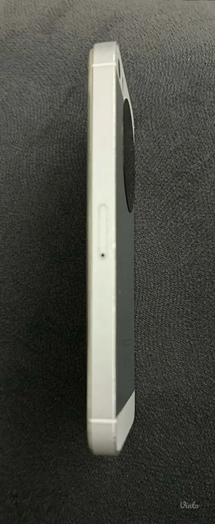 iPhone 5s mobilni telefon (16 GB) (Maske na poklon)
