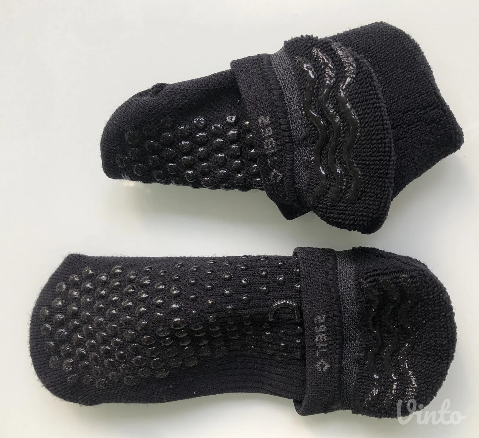 Neklizajuće čarape (Decathlon) – NOVE (39-42)