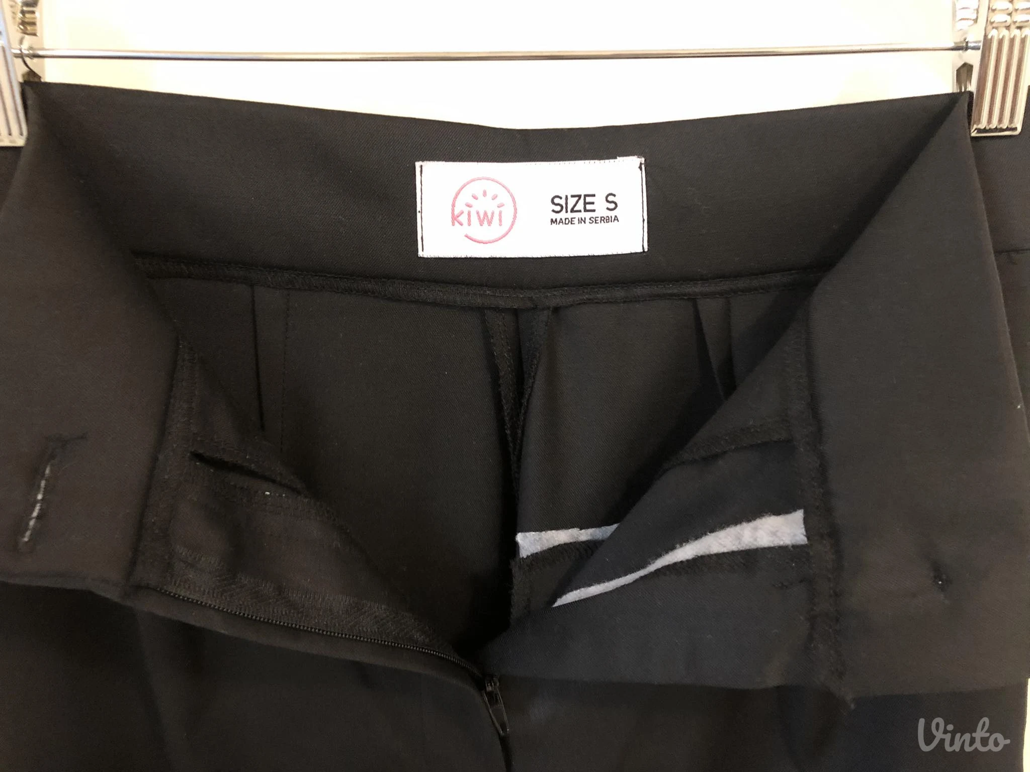 KIWI duboke crne pantalone (nenošene)