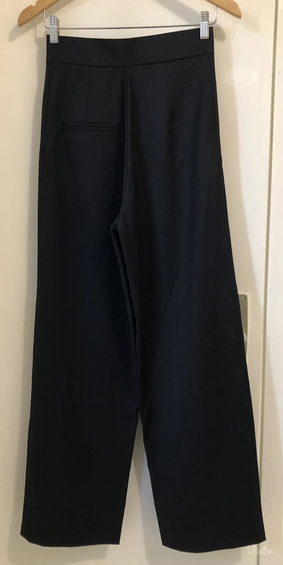 KIWI duboke crne pantalone (nenošene)