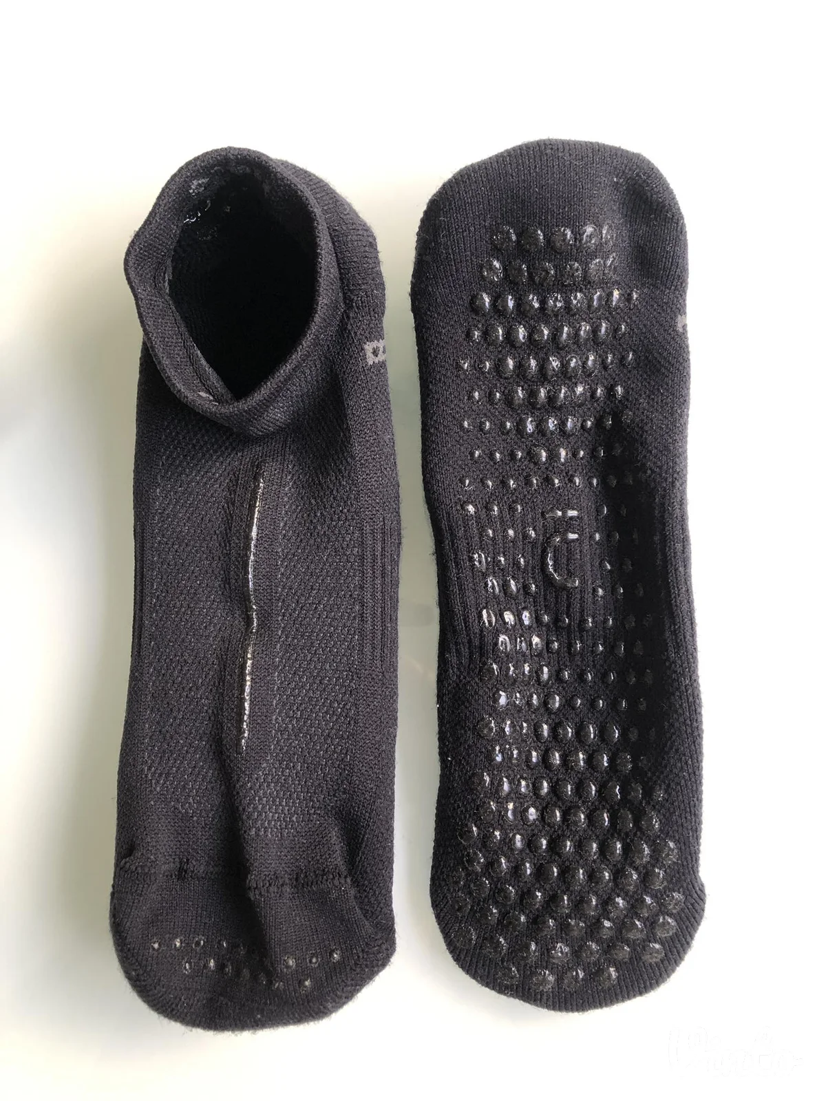 Neklizajuće čarape (Decathlon) – NOVE (39-42)
