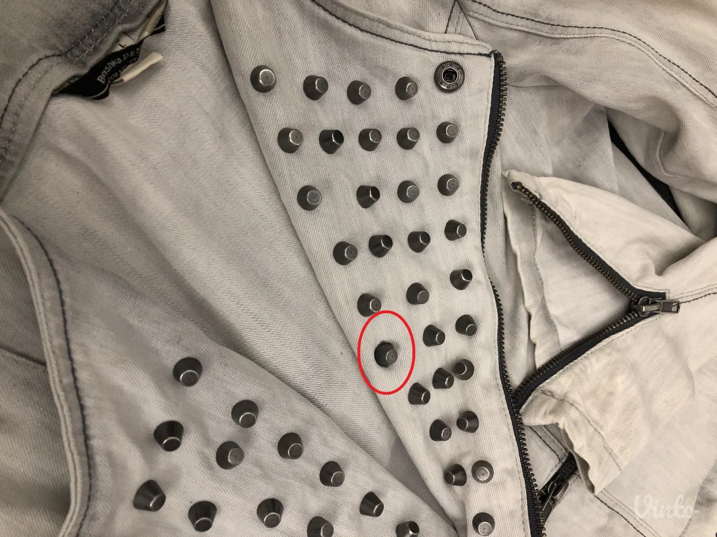 Bershka teksas jakna sa nitnama