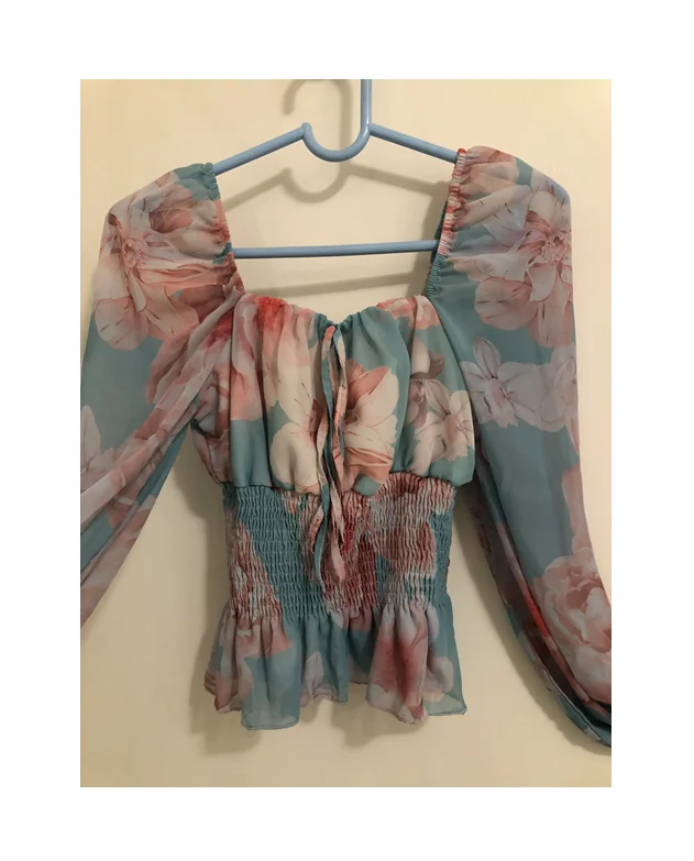 Lepršava šarena cvetna bluza