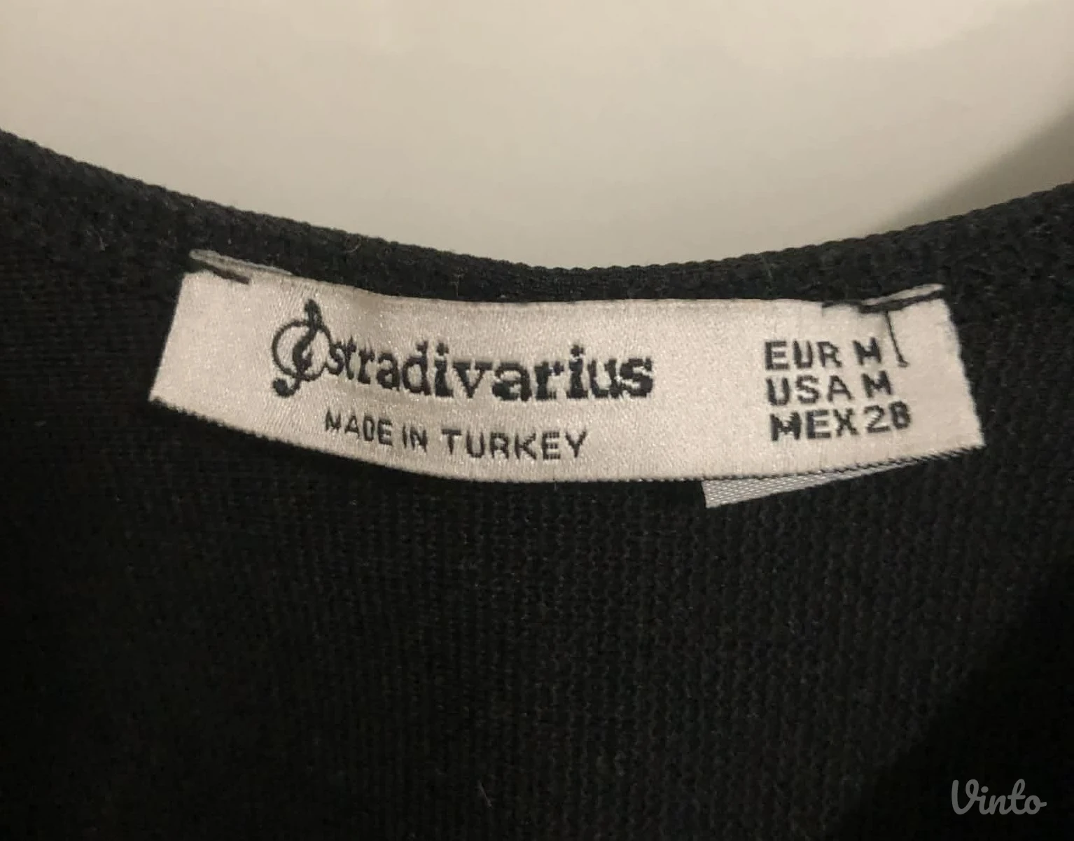 Crni sportski top (crop majica)