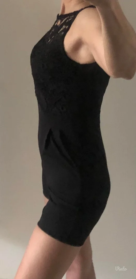 Mini crni čipkani kombinezon