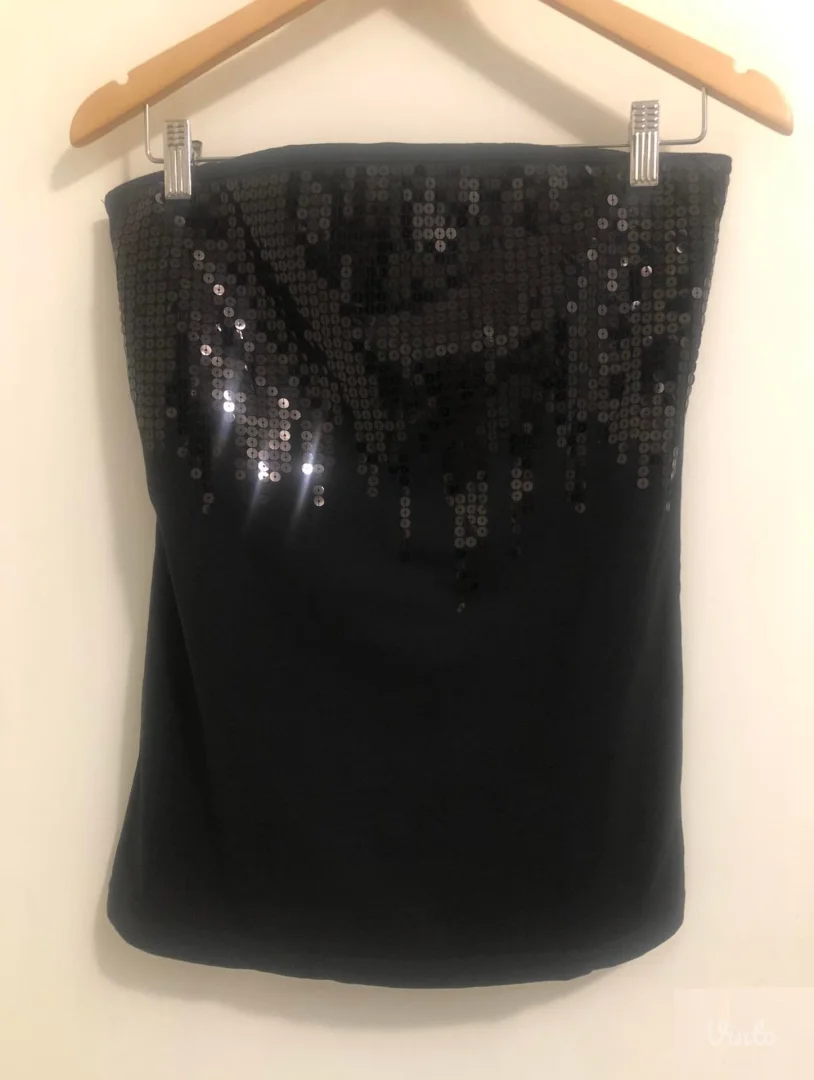 Top majica sa šljokicama