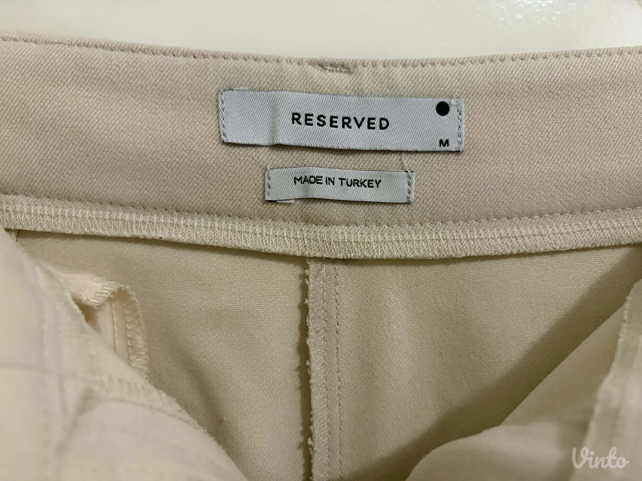 Reserved krem elegantne pantalone