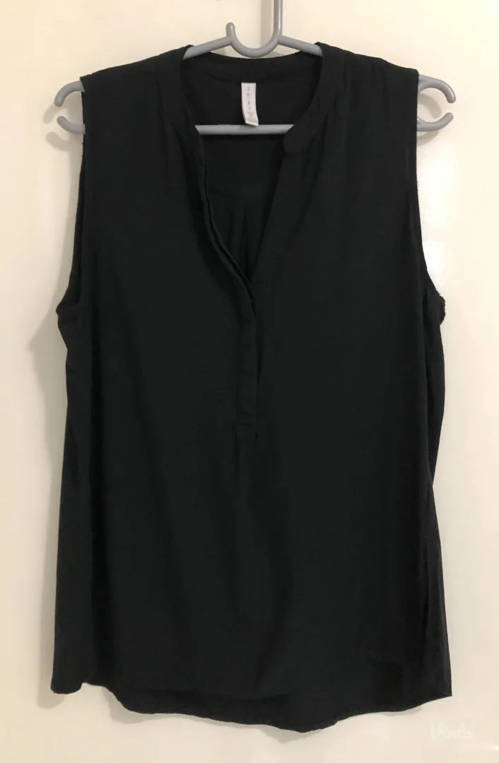 Crna košulja (bluza) bez rukava