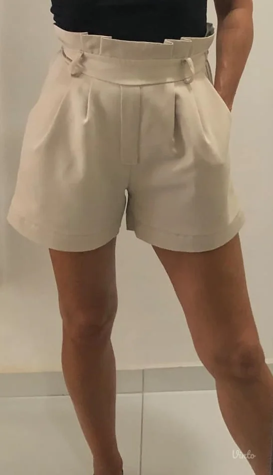 Elegantni duboki krem šorts