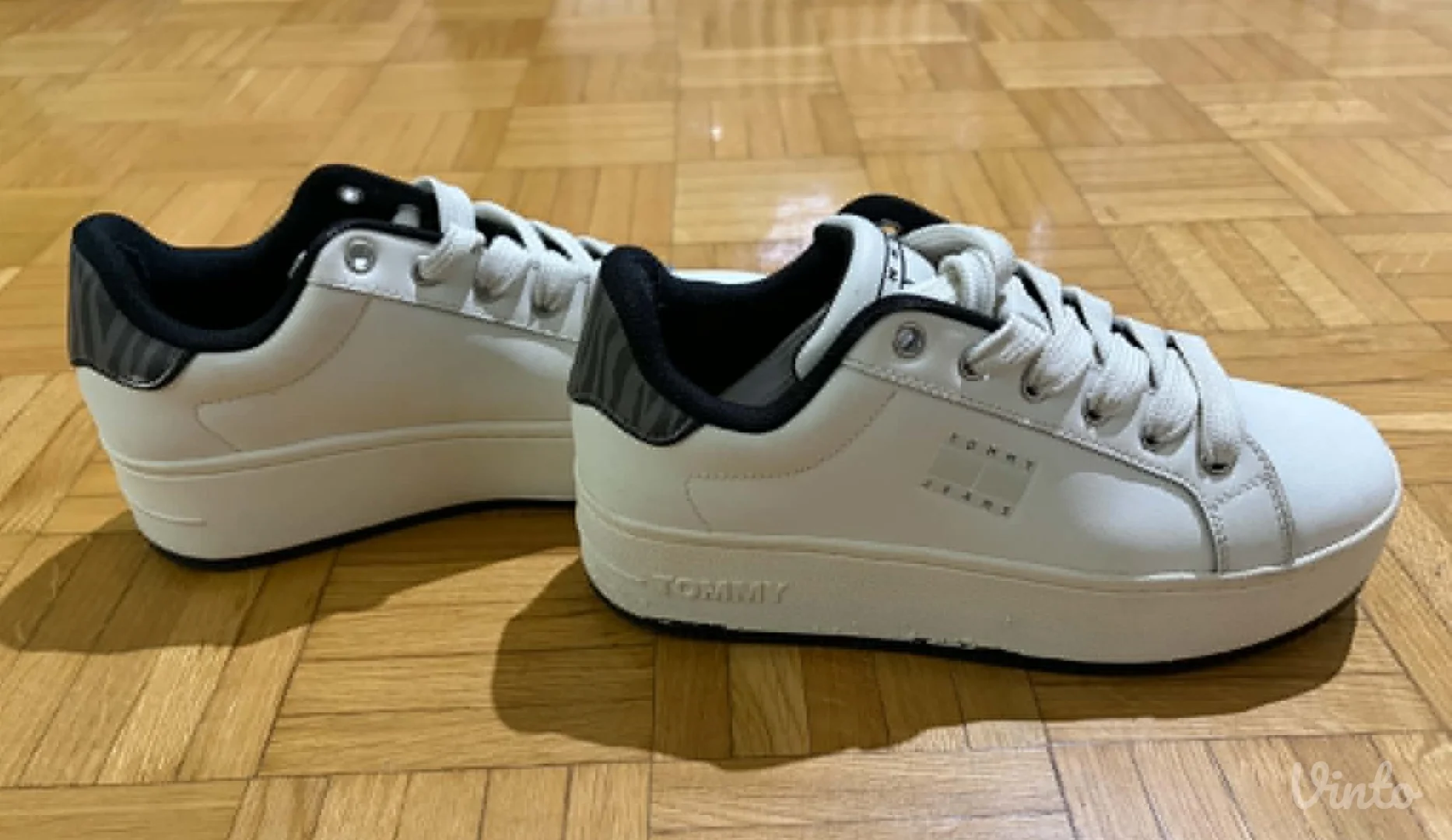 Tommy Hilfiger kožne bele patike
