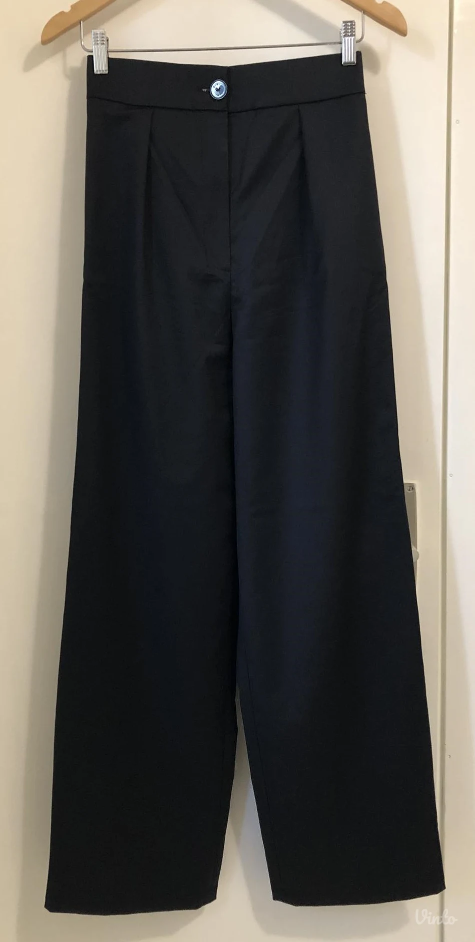 KIWI duboke crne pantalone (nenošene)