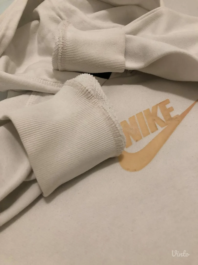 Nike beli duks (za 13-14 godina)