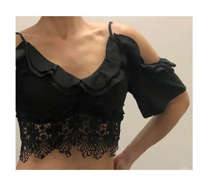 Crop bluza (majica) sa karnerima i čipkom