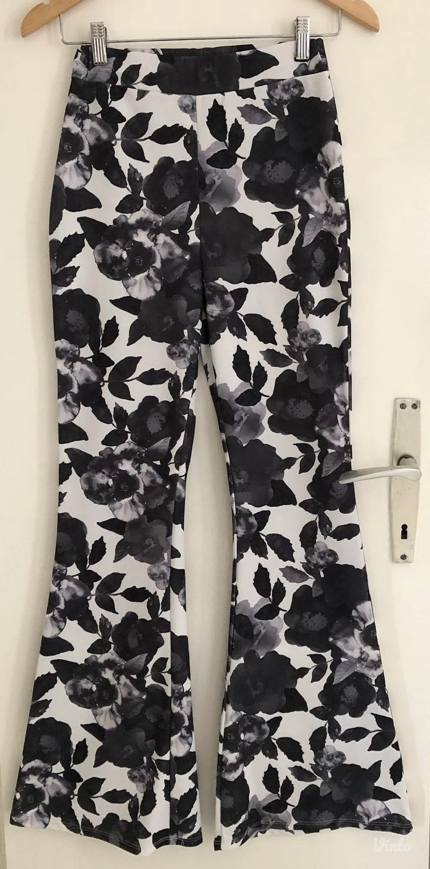 Cvetne pantalone zvoncare (S/M)