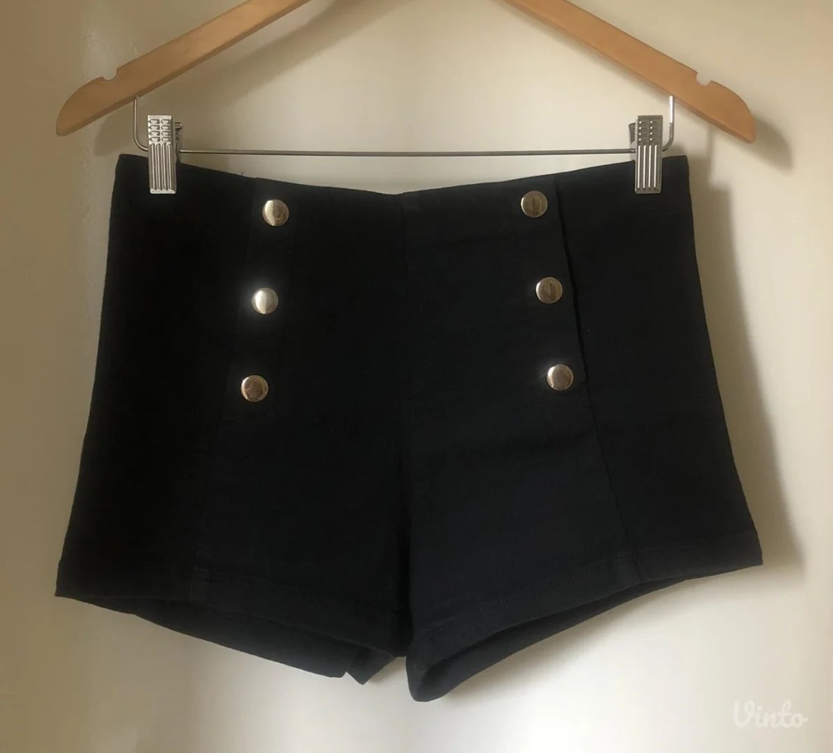 Elegantni crni šorts