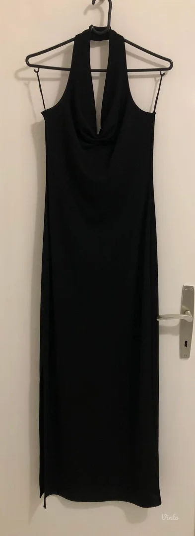 Elegantna duga crna haljina sa šlicem