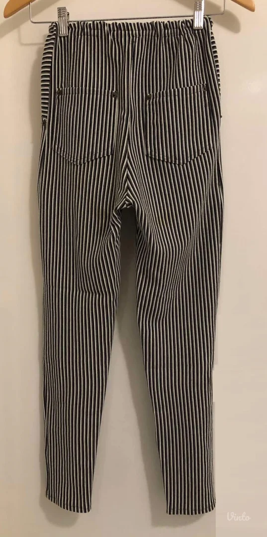 Duboke prugaste pantalone (helanke)