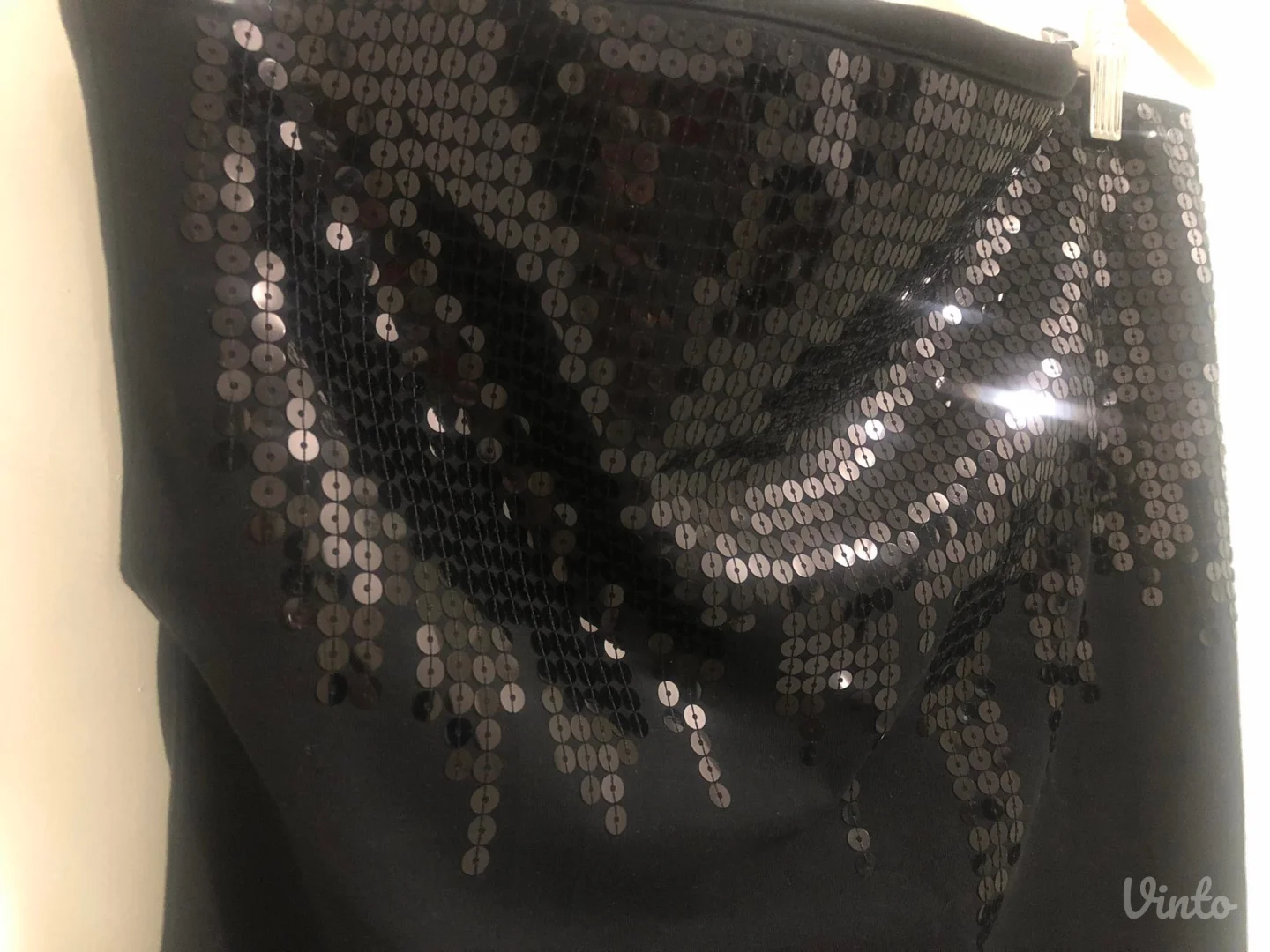 Top majica sa šljokicama