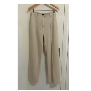 Reserved krem elegantne pantalone