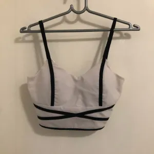 Crop top majica na bretele (korset)