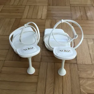 ZARA sandale na štiklu (40)