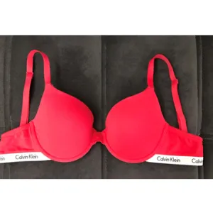 Calvin Klein crveni brushalter (grudnjak) (85B)