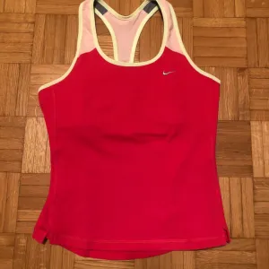 Nike FIT DRY sportska majica