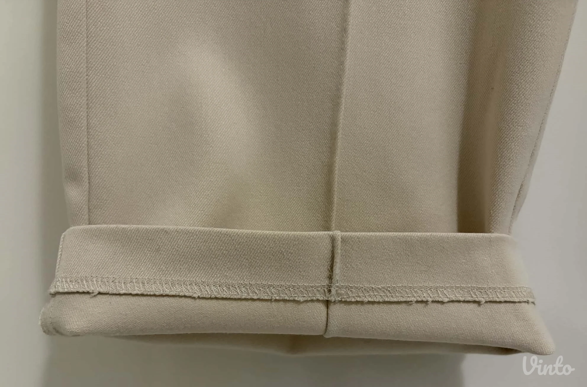 Reserved krem elegantne pantalone