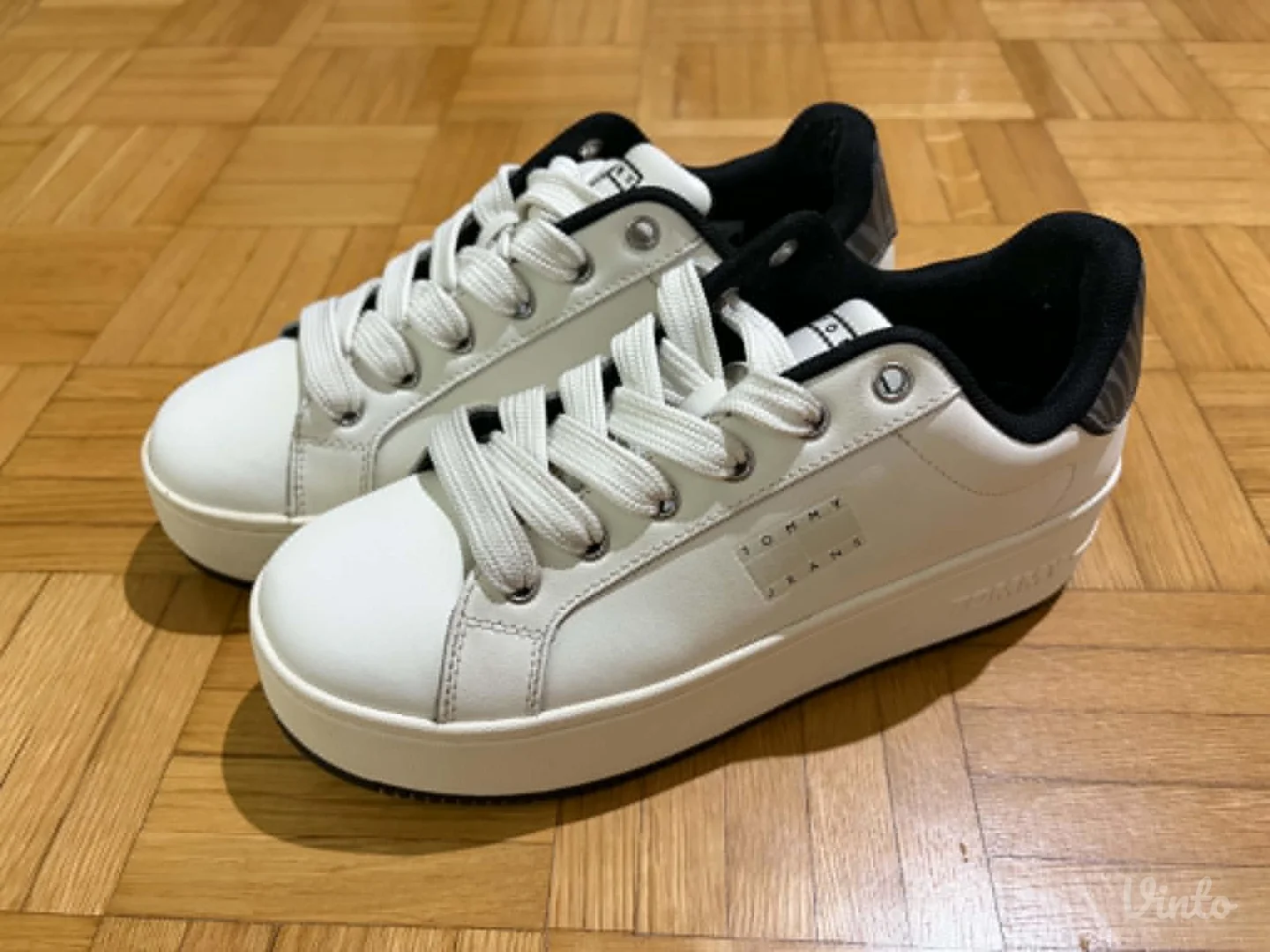 Tommy Hilfiger kožne bele patike