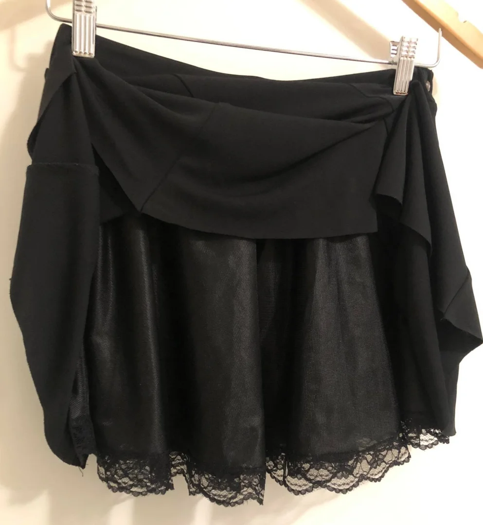 ROSSODISERA crna mini suknja sa čipkom
