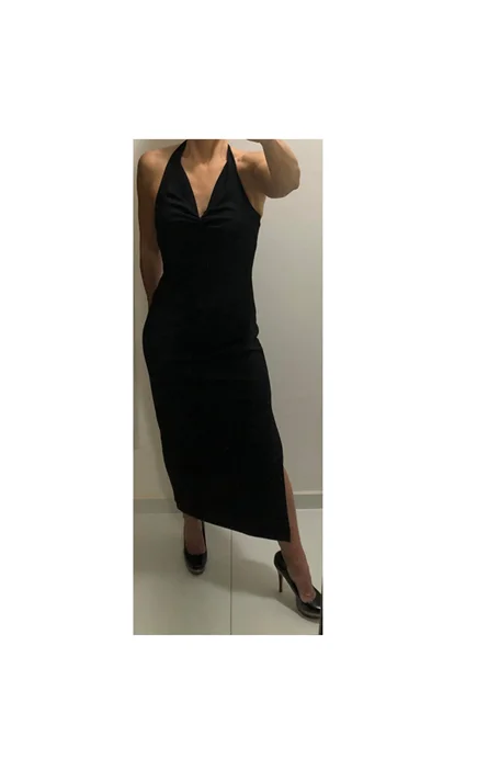 Elegantna duga crna haljina sa šlicem