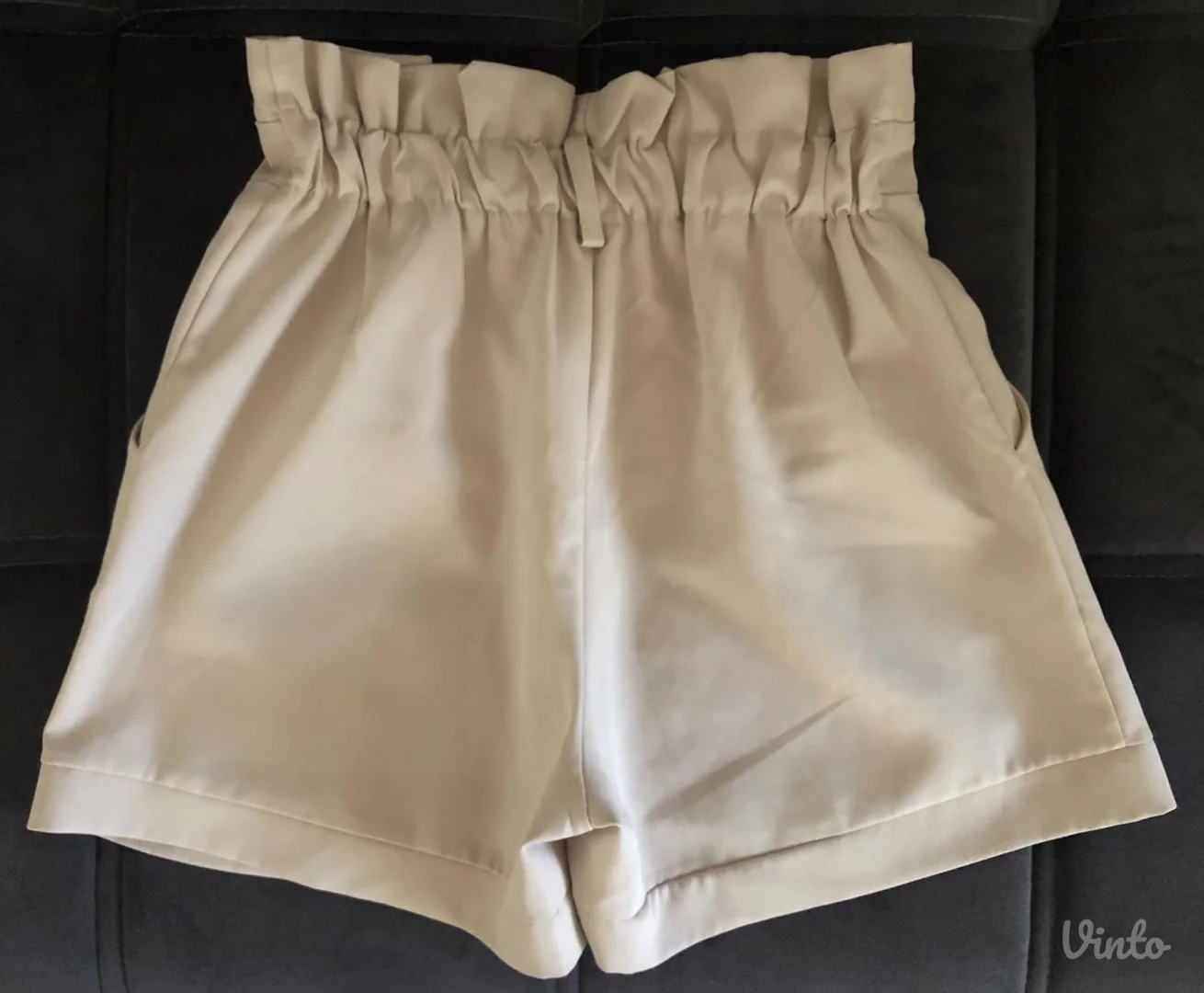 Elegantni duboki krem šorts