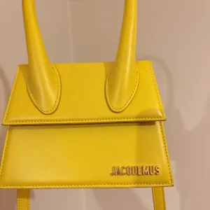 Jacquemus original zuta torba
