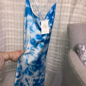 Haljina sa golim leđima🦋