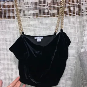 Amisu-Plišani crni top🐈‍⬛