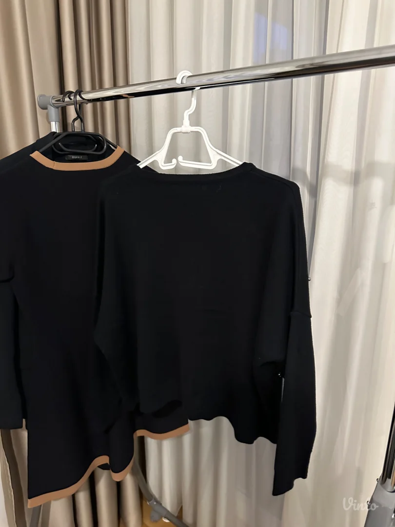 Stradivarius crni crop dzemper