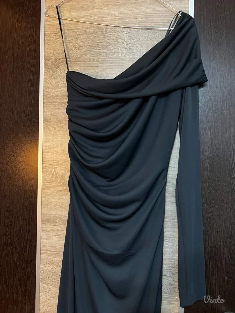 Nova Zara tamno siva duga haljina na rame