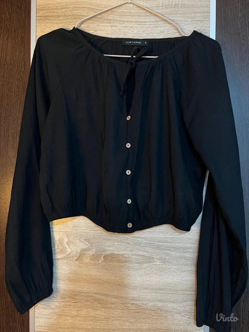 Crna bluzica sa dugmićima