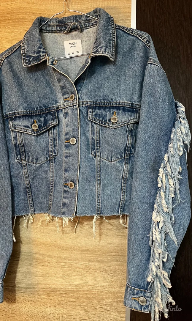 Bershka teksas jakna sa resicama