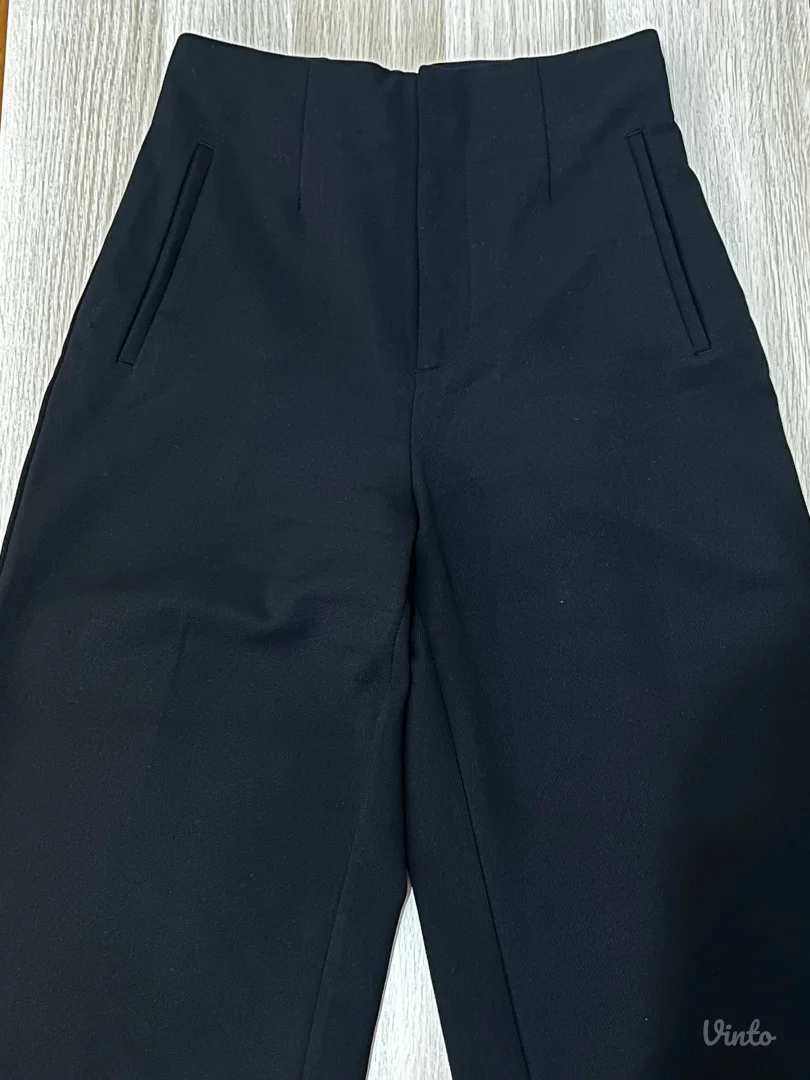 Zara crne pantalone